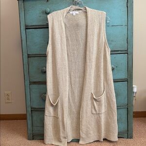 Foxcroft Light Tan Knit Sleeveless Open Top